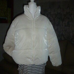 Chic Off-White Puffer Jacket – Size Small